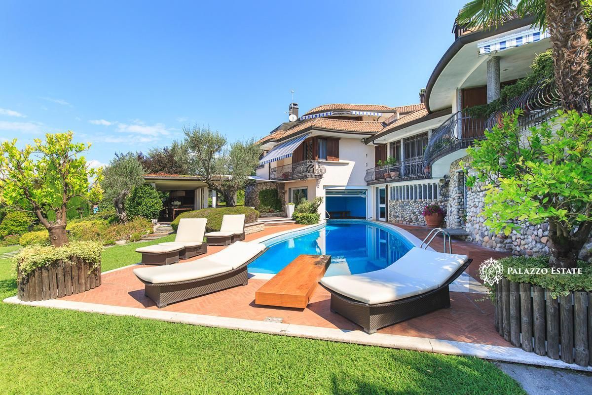 Вилла у озера Маджоре, Италия, 550 м² - фото 3