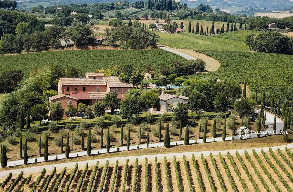 Отель, гостиница в Монтепульчано, Италия, 1 400 м² - фото 6