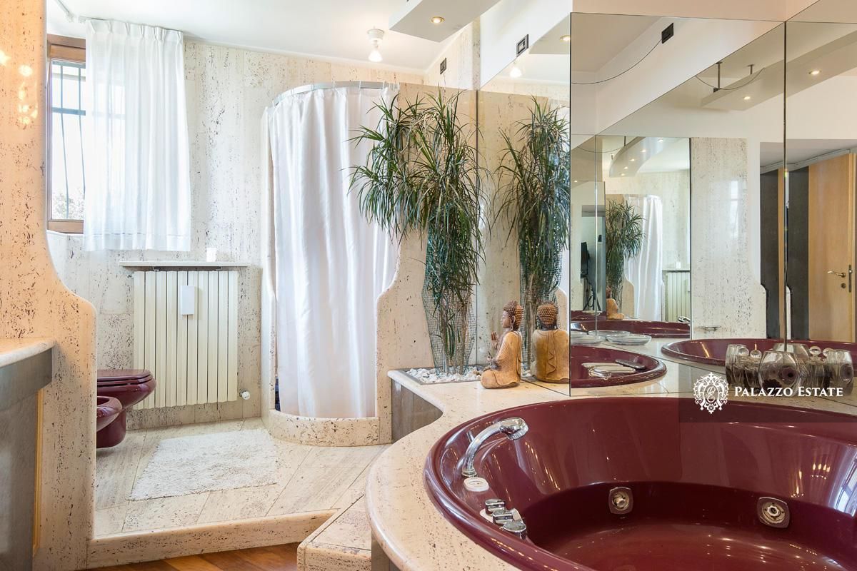 Вилла у озера Маджоре, Италия, 550 м² - фото 15