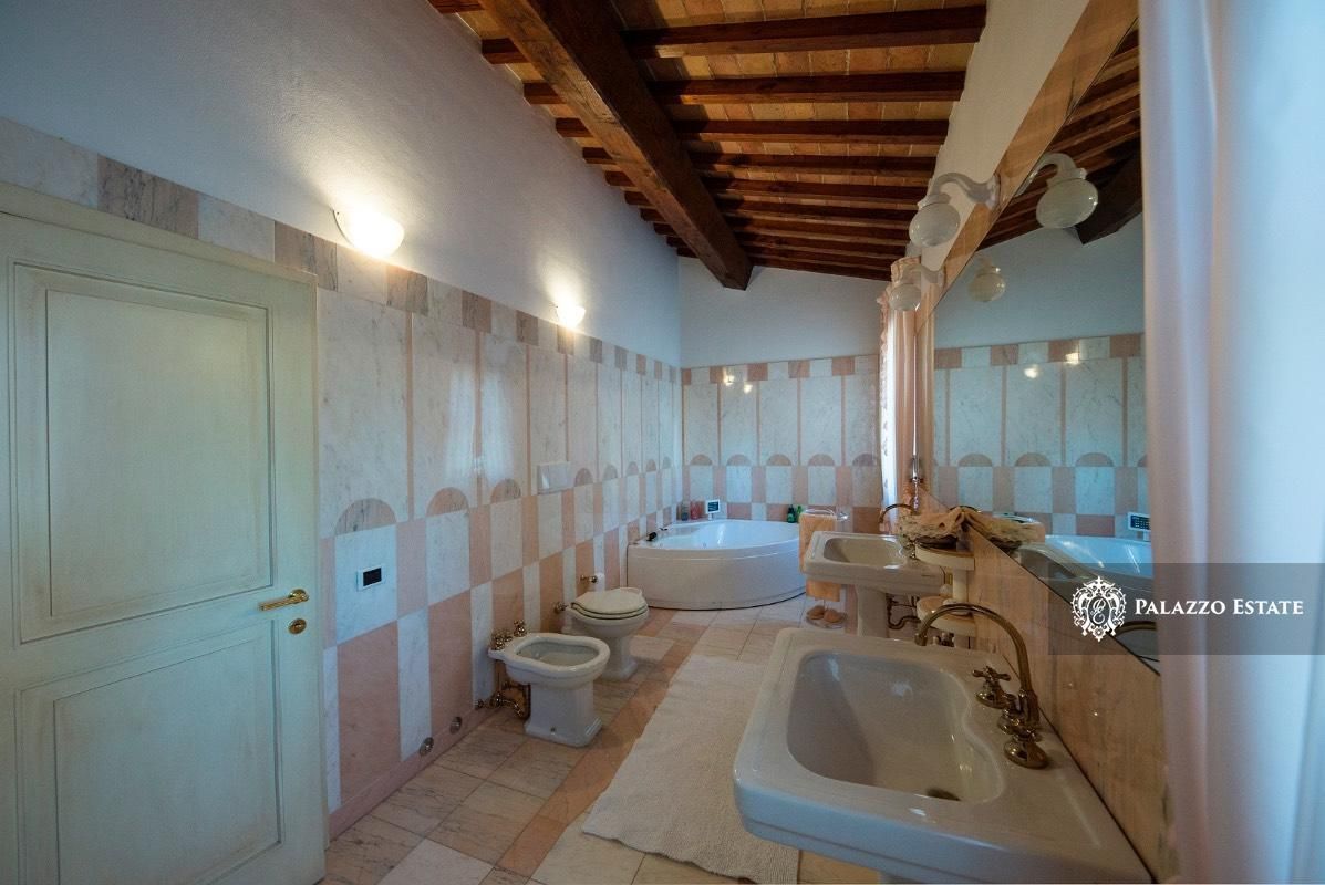 Отель, гостиница в Сиене, Италия, 855 м² - фото 16