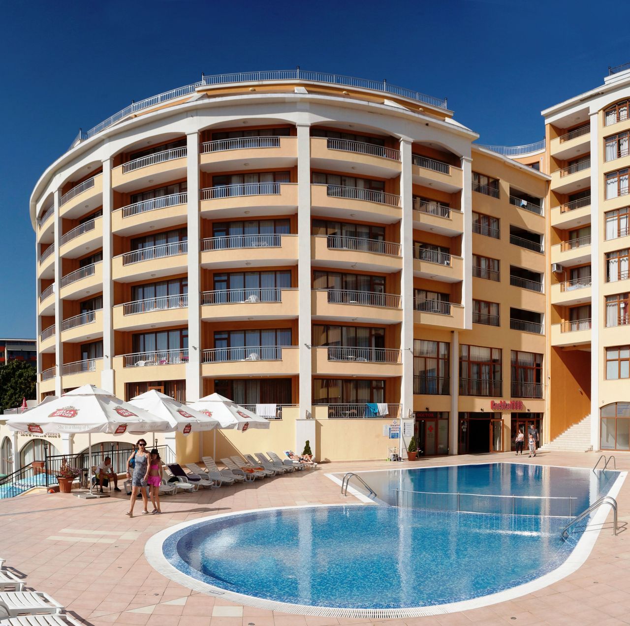 Отель, гостиница на Золотых Песках, Болгария, 11 400 м2 - фото 1