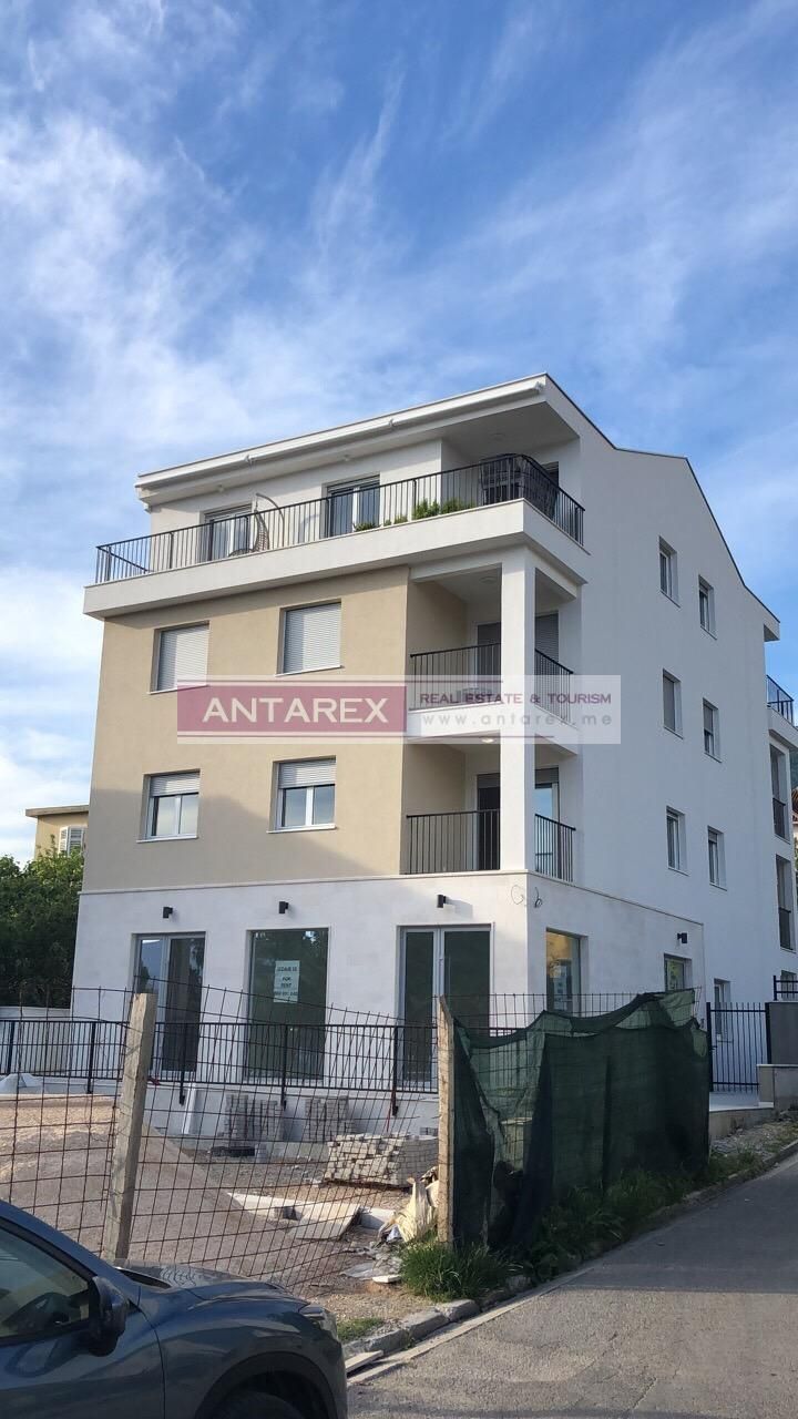 Апартаменты в Тивате, Черногория, 60 м² - фото 1