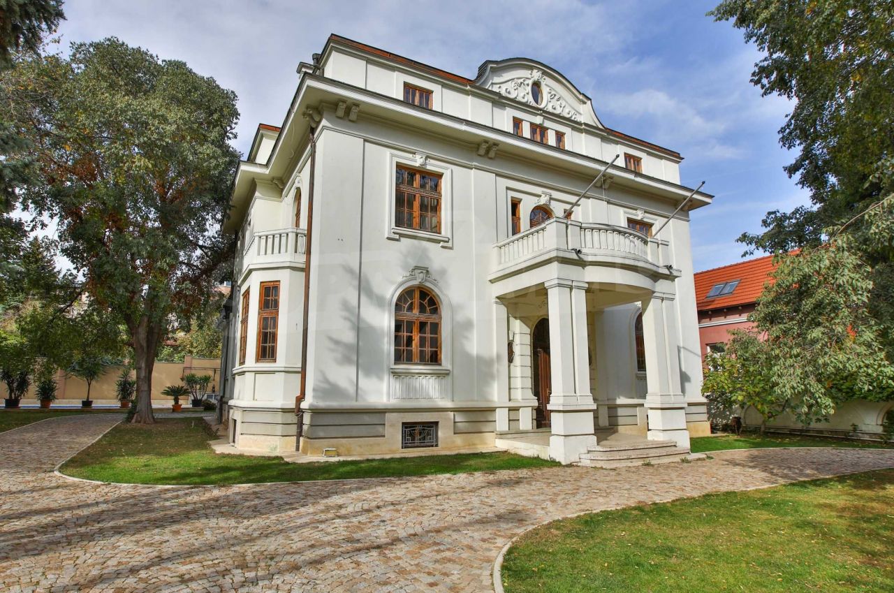 Дом в Варне, Болгария, 1 014 м2 - фото 1