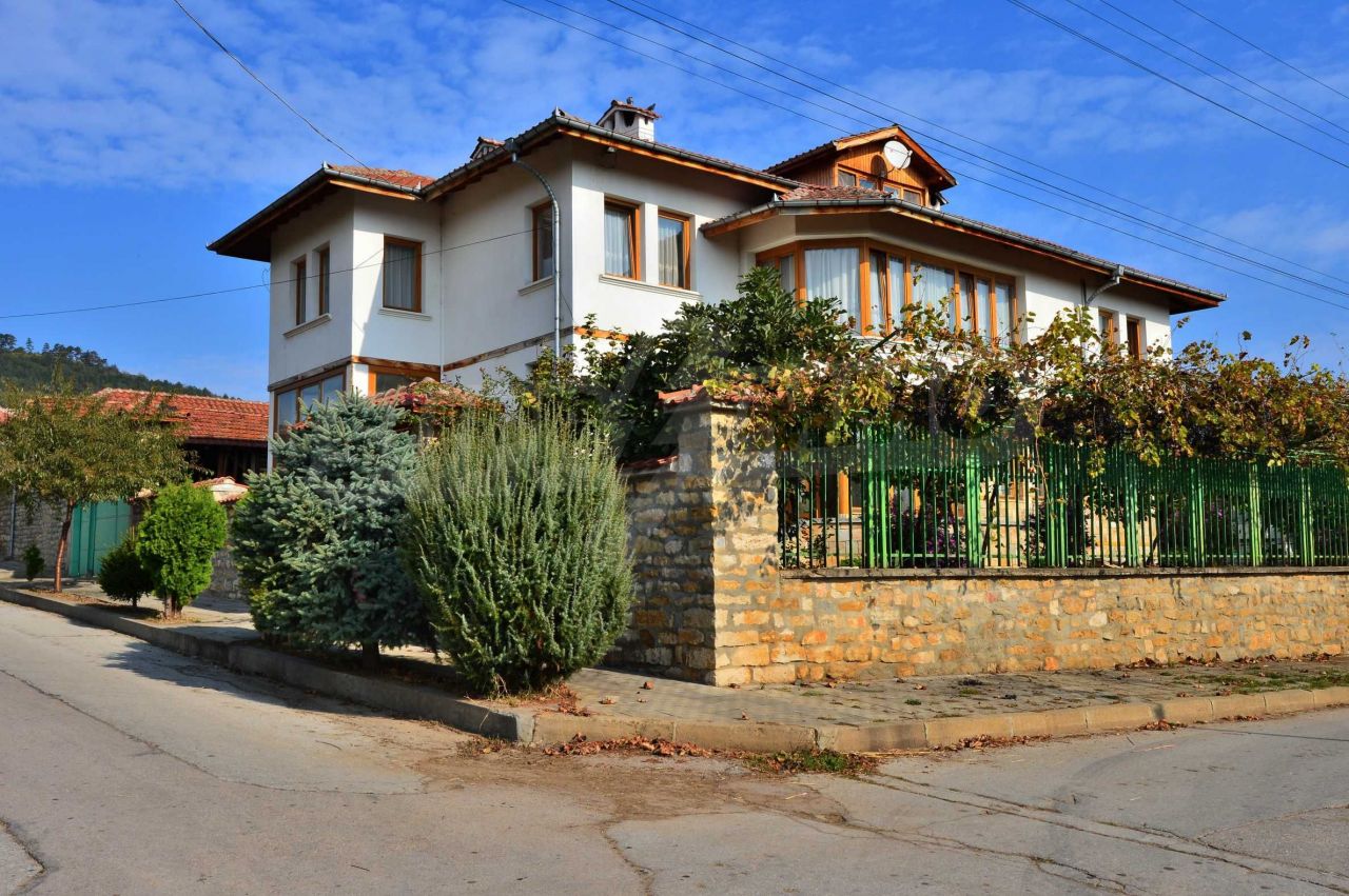 Дом в Велико Тырново, Болгария, 640 м2 - фото 1