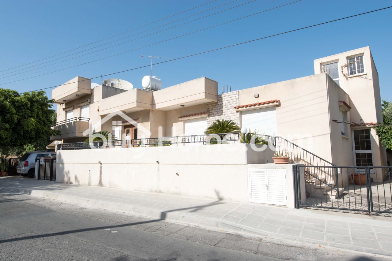 Дом в Лимасоле, Кипр, 335 м2 - фото 1