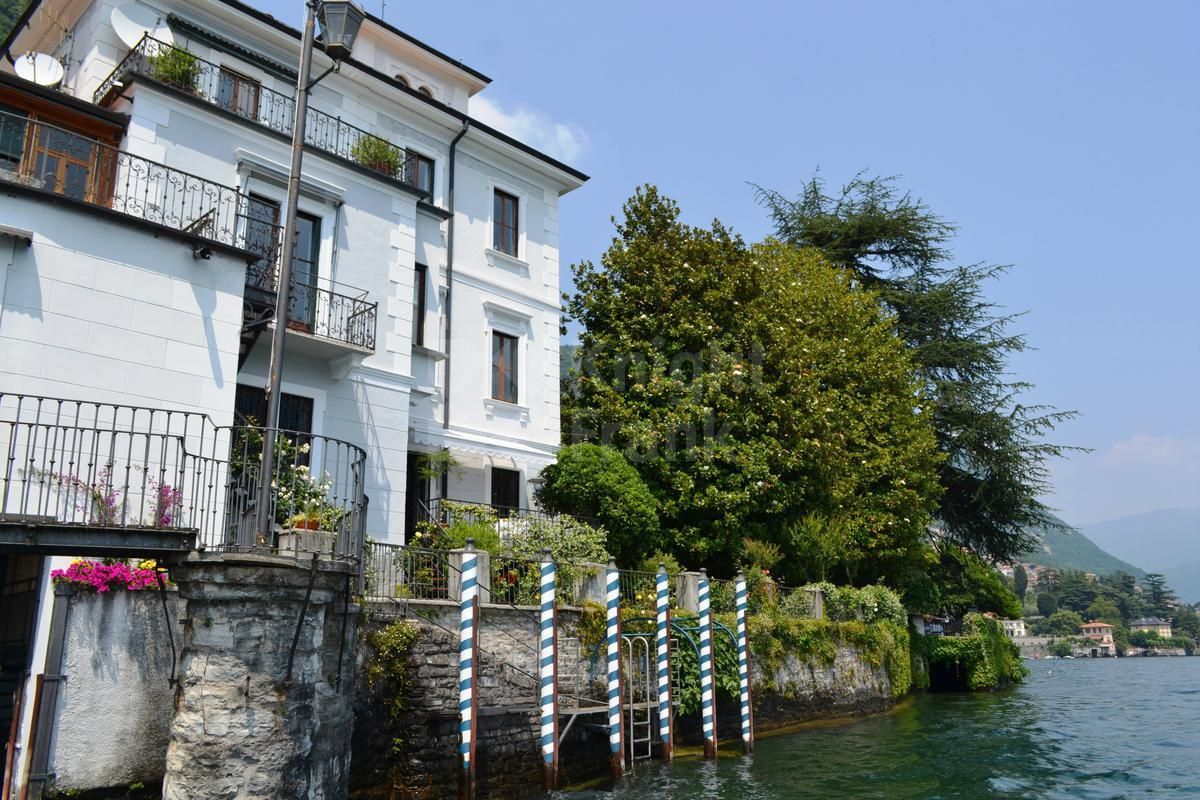 Вилла у озера Комо, Италия, 650 м2 - фото 1