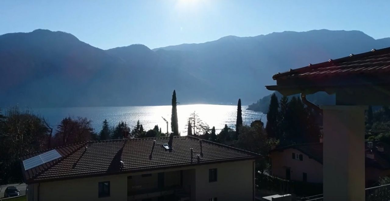 Апартаменты у озера Комо, Италия, 94 м2 - фото 1