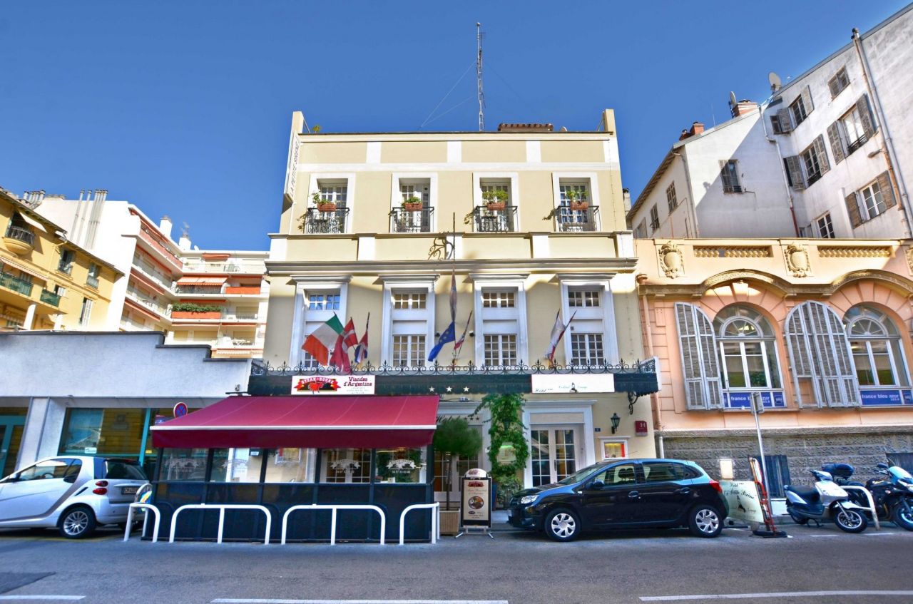 Коммерческая недвижимость Банско, Франция, 1 000 м2 - фото 1