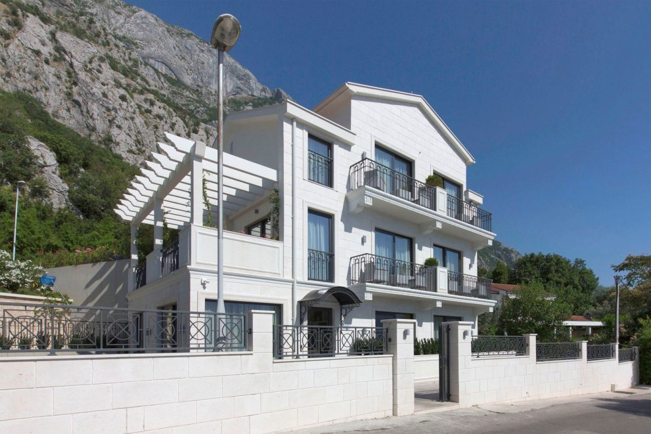 Отель, гостиница в Доброте, Черногория, 550 м² - фото 2