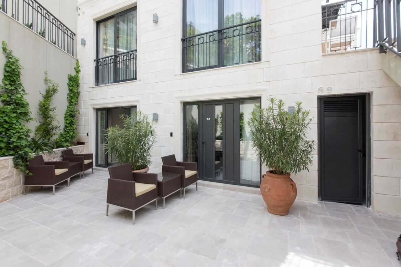 Отель, гостиница в Доброте, Черногория, 550 м² - фото 13