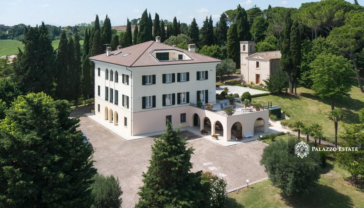 Вилла в Мачерате, Италия, 1 207 м² - фото 2