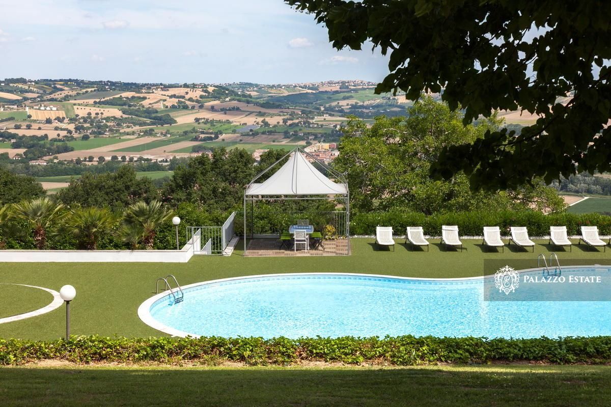 Вилла в Мачерате, Италия, 1 207 м² - фото 3