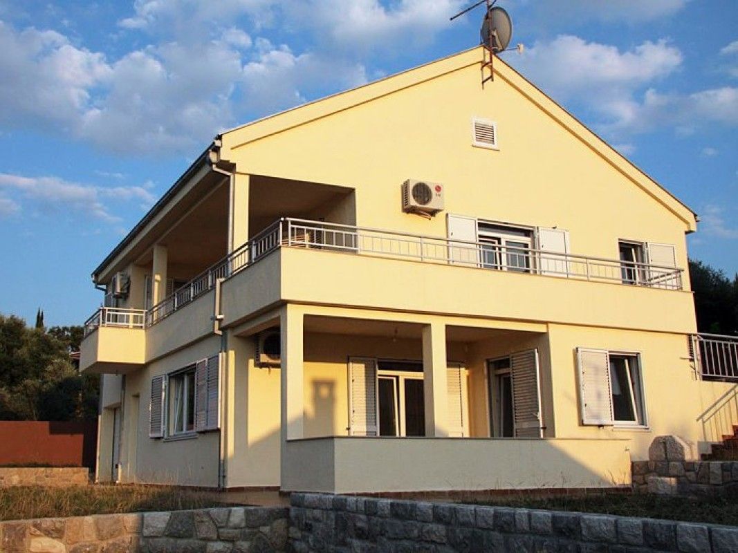 Дом в Тивате, Черногория, 246 м2 - фото 1