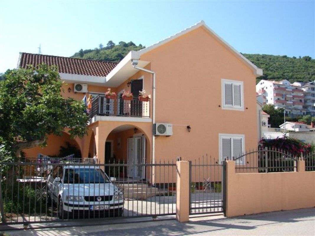 Дом в Будве, Черногория, 238 м2 - фото 1