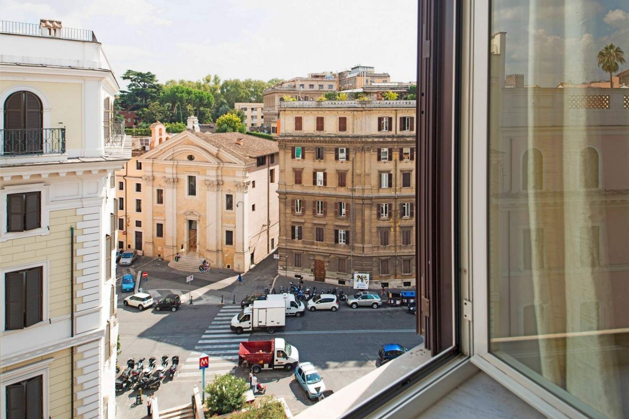 Апартаменты в Риме, Италия, 100 м2 - фото 1