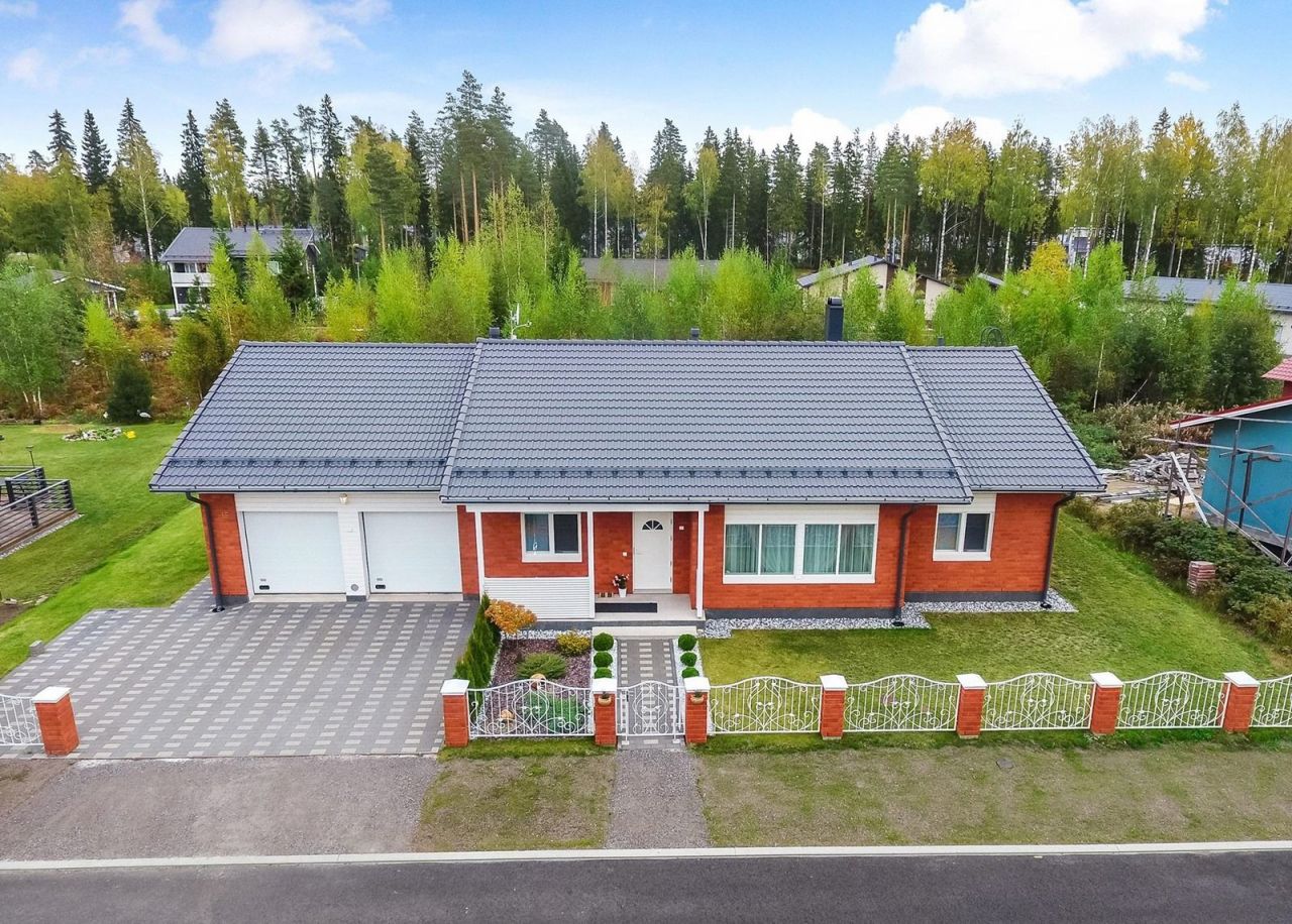 Дом в Лаппеенранте, Финляндия, 197.4 м2 - фото 1