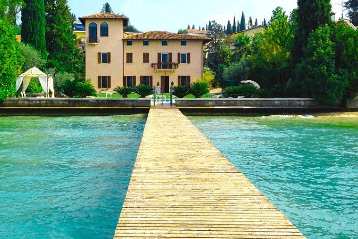 Вилла у озера Гарда, Италия, 500 м2 - фото 1