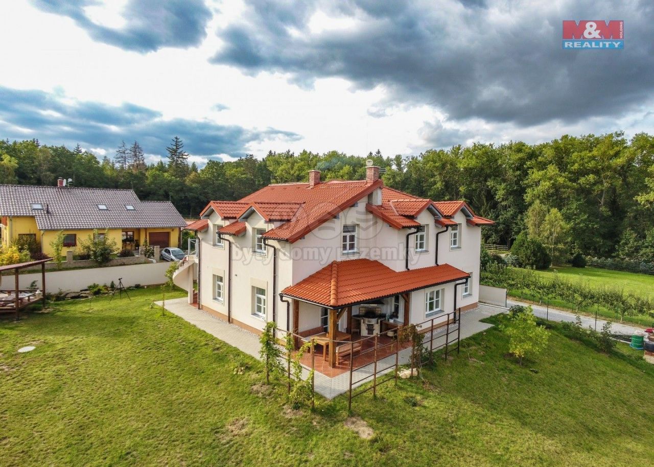 Вилла в Праге-Восток, Чехия, 318 м² - фото 1