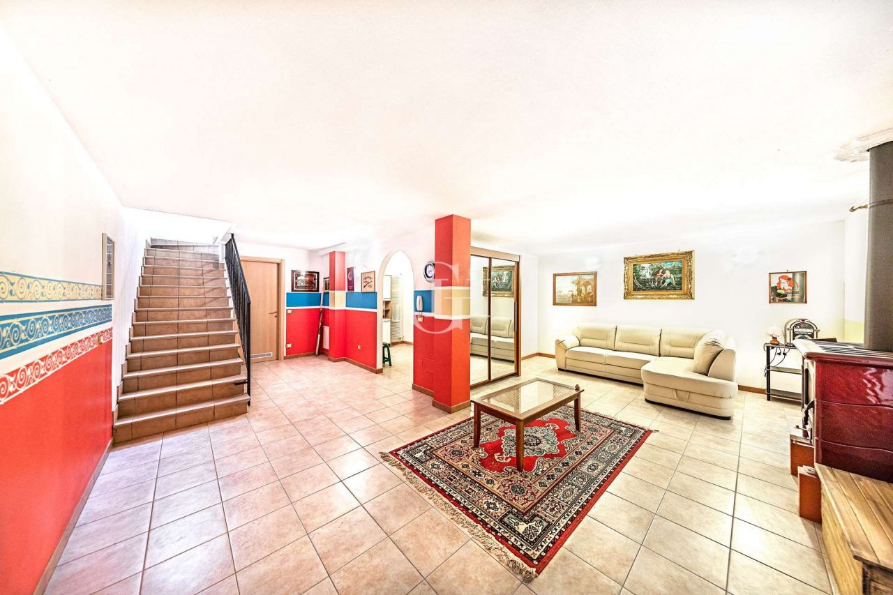 Квартира у озера Гарда, Италия, 180 м² - фото 10