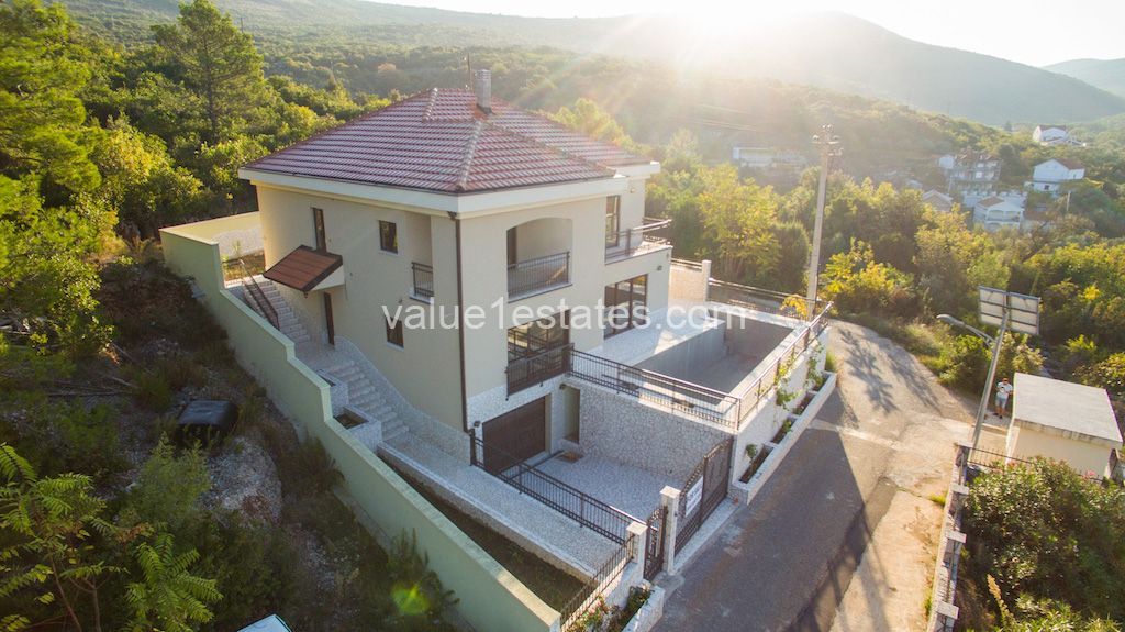 Дом в Бигово, Черногория, 313 м2 - фото 1