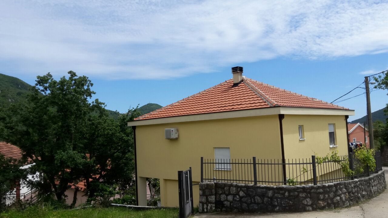 Дом в Ластве, Черногория, 110 м2 - фото 1