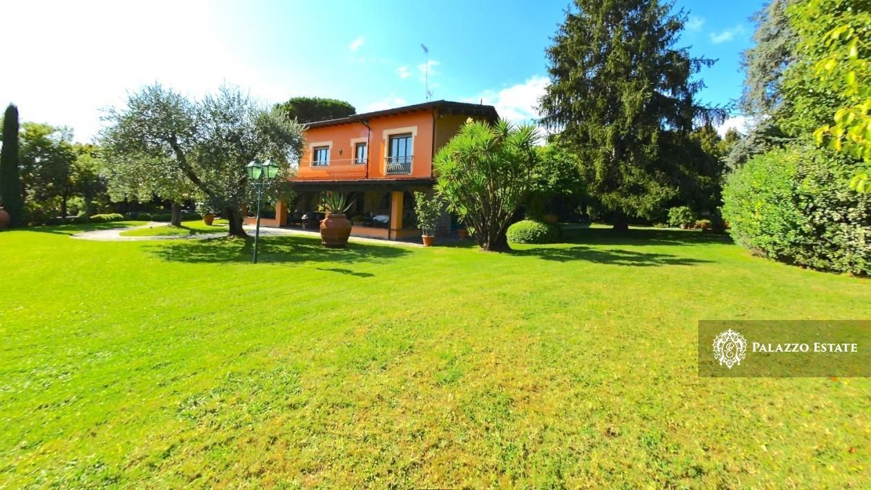 Вилла в Пьетрасанте, Италия, 700 м² - фото 2