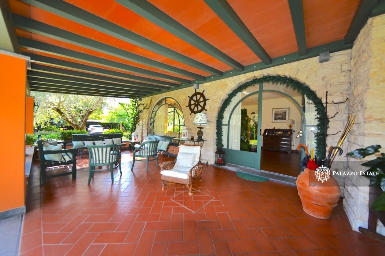 Вилла в Пьетрасанте, Италия, 700 м² - фото 8