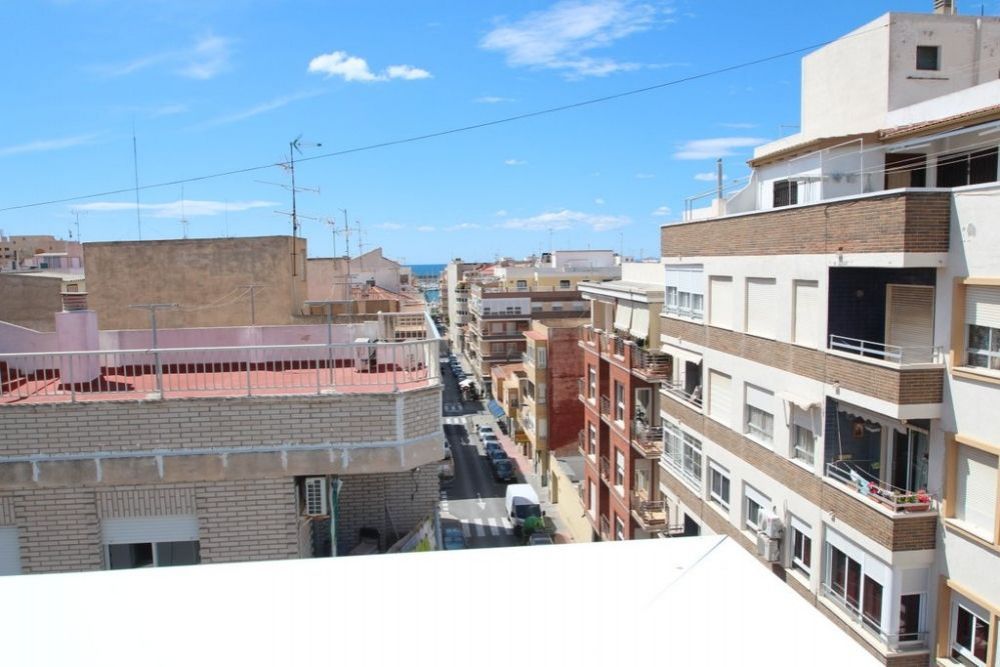 Коммерческая недвижимость в Торревьехе, Испания, 898 м2 - фото 1