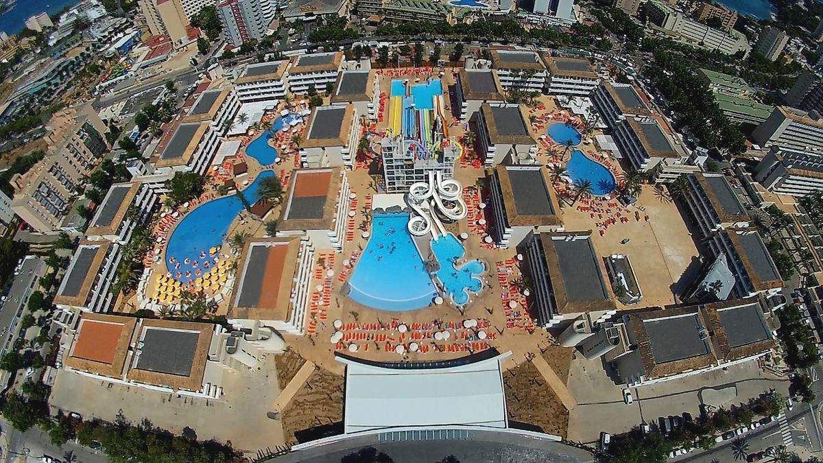 Отель, гостиница в Портальс-Ноус, Испания, 80 000 м2 - фото 1