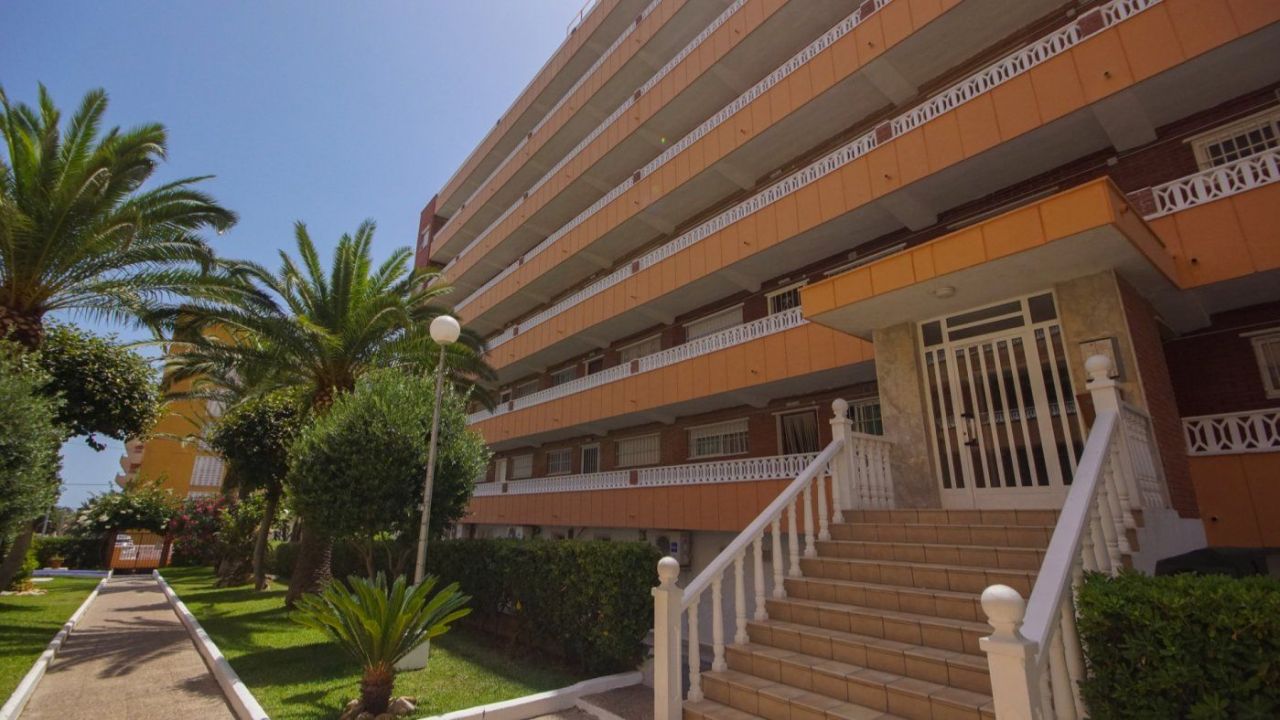Апартаменты в Пунта Приме, Испания, 70 м2 - фото 1