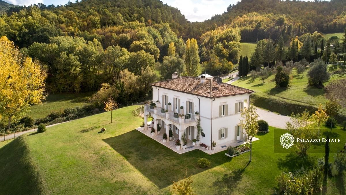 Вилла в Сполето, Италия, 396 м² - фото 2