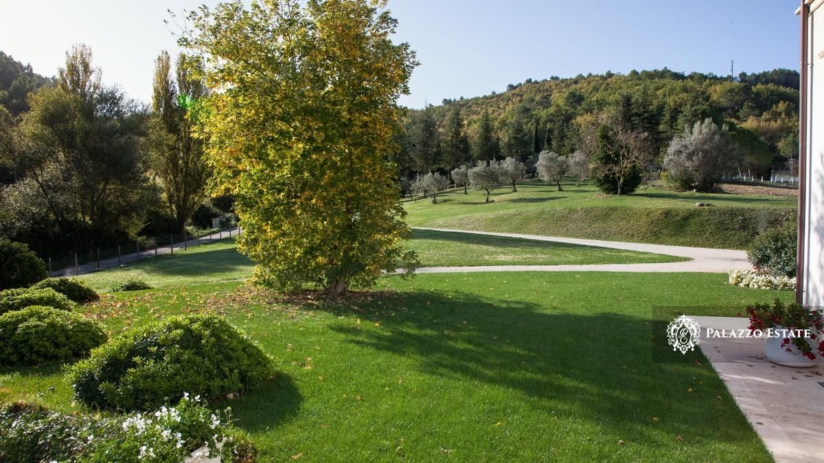 Вилла в Сполето, Италия, 396 м² - фото 4