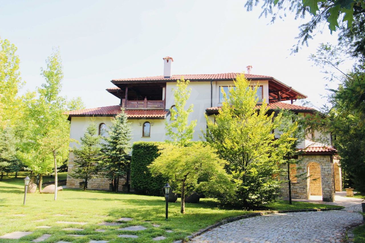 Дом в Велико Тырново, Болгария, 630 м2 - фото 1