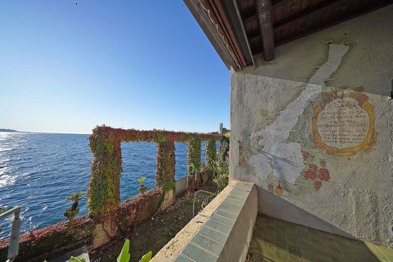 Дом под реконструкцию у озера Гарда, Италия, 300 м2 - фото 1