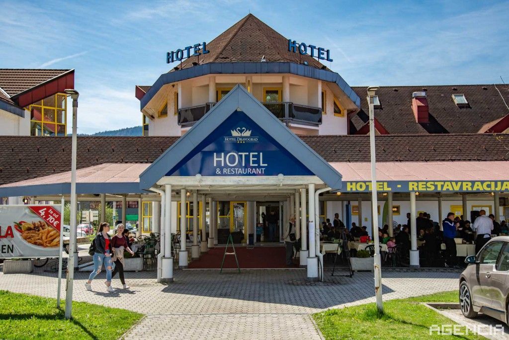 Отель, гостиница в Муте, Словения, 2 150 м2 - фото 1