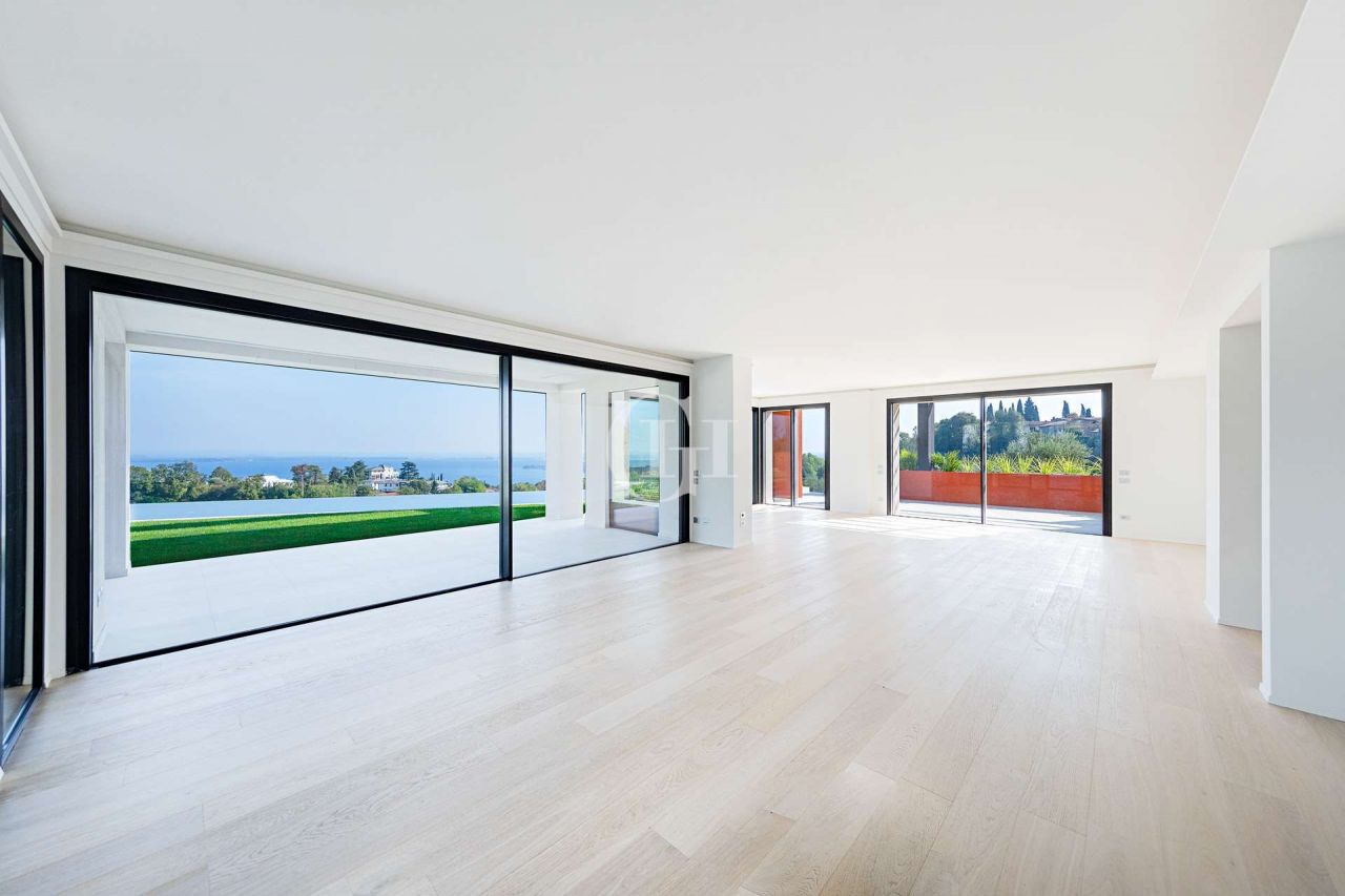 Вилла у озера Гарда, Италия, 400 м² - фото 3