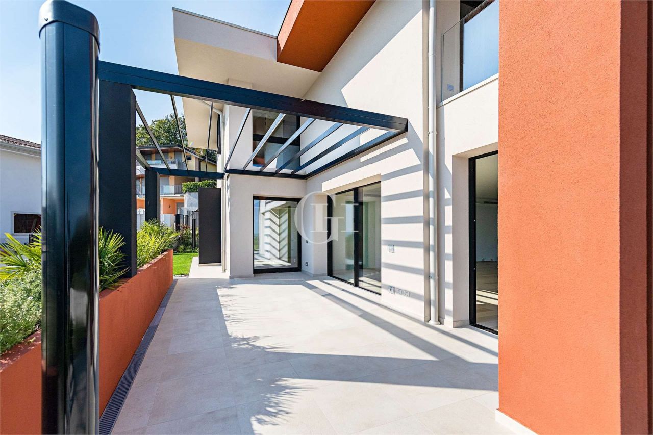 Вилла у озера Гарда, Италия, 400 м² - фото 8