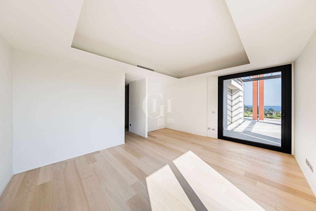 Вилла у озера Гарда, Италия, 400 м² - фото 12