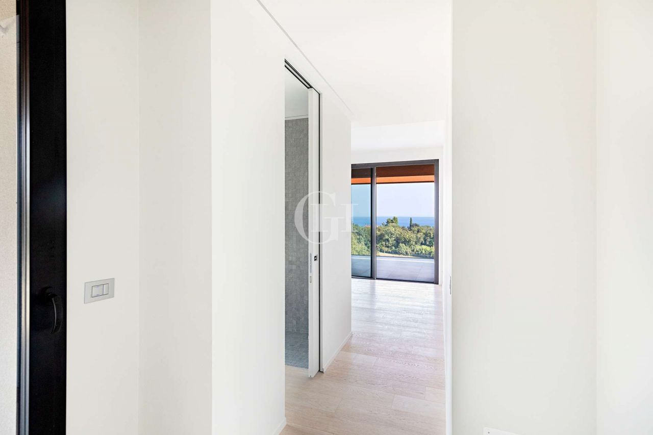 Вилла у озера Гарда, Италия, 400 м² - фото 11