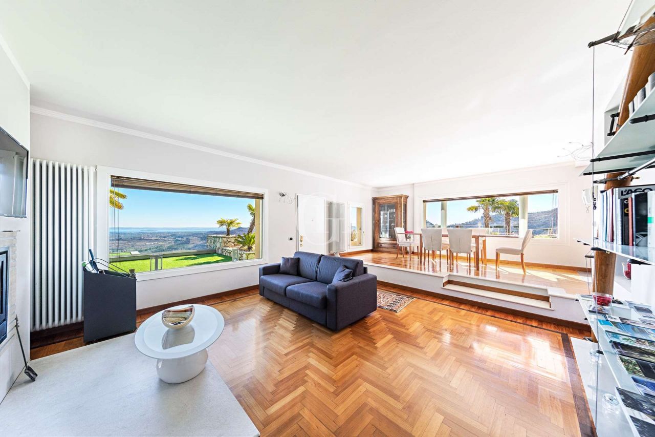 Вилла у озера Гарда, Италия, 370 м² - фото 2