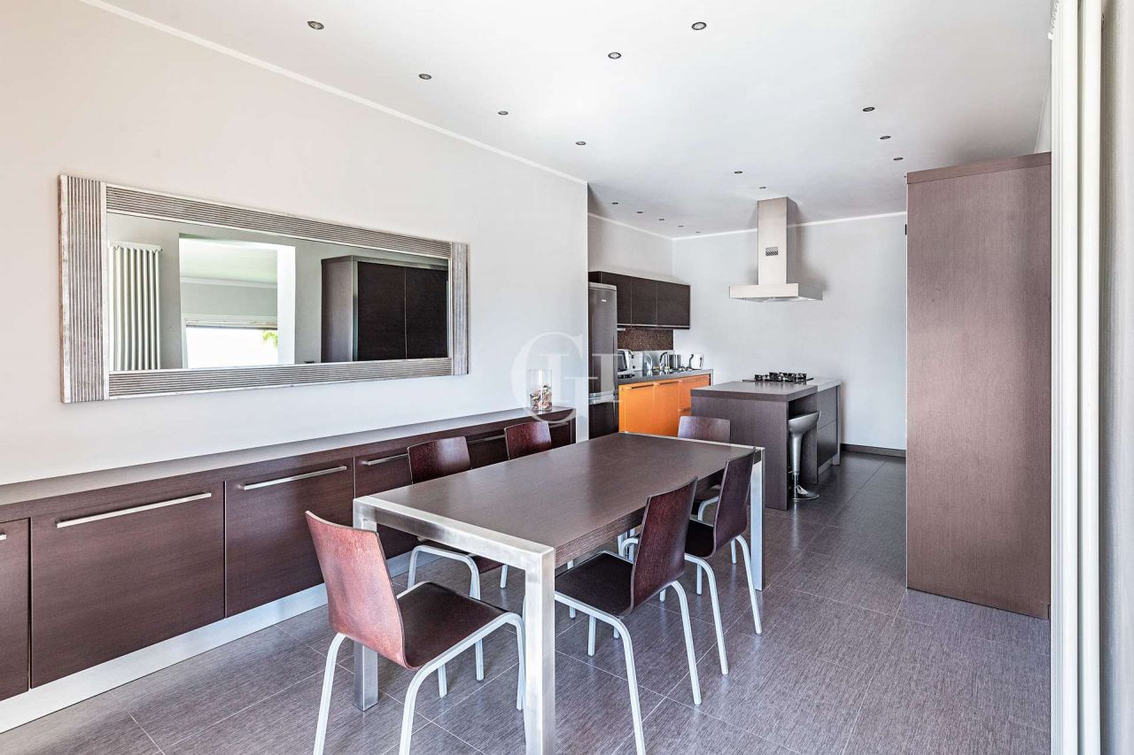 Вилла у озера Гарда, Италия, 370 м² - фото 4