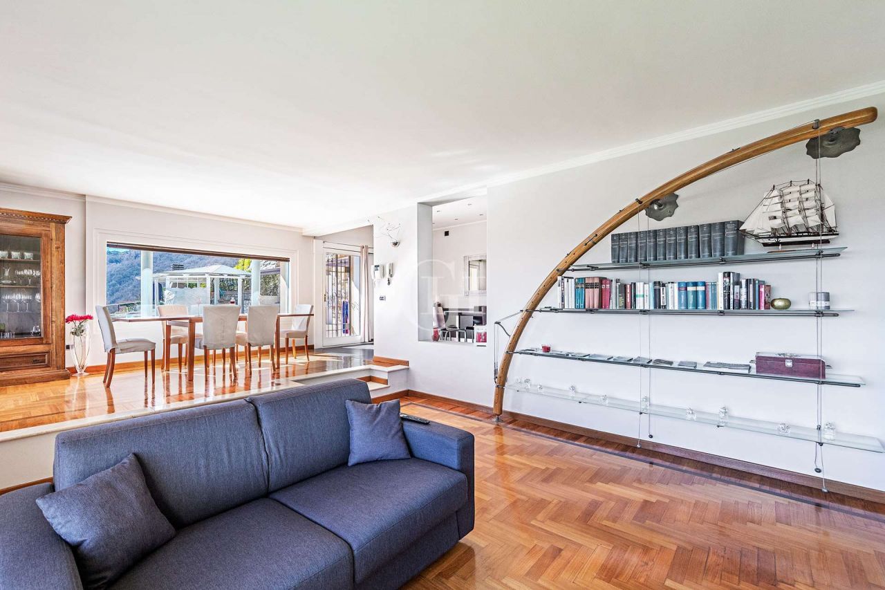 Вилла у озера Гарда, Италия, 370 м² - фото 6