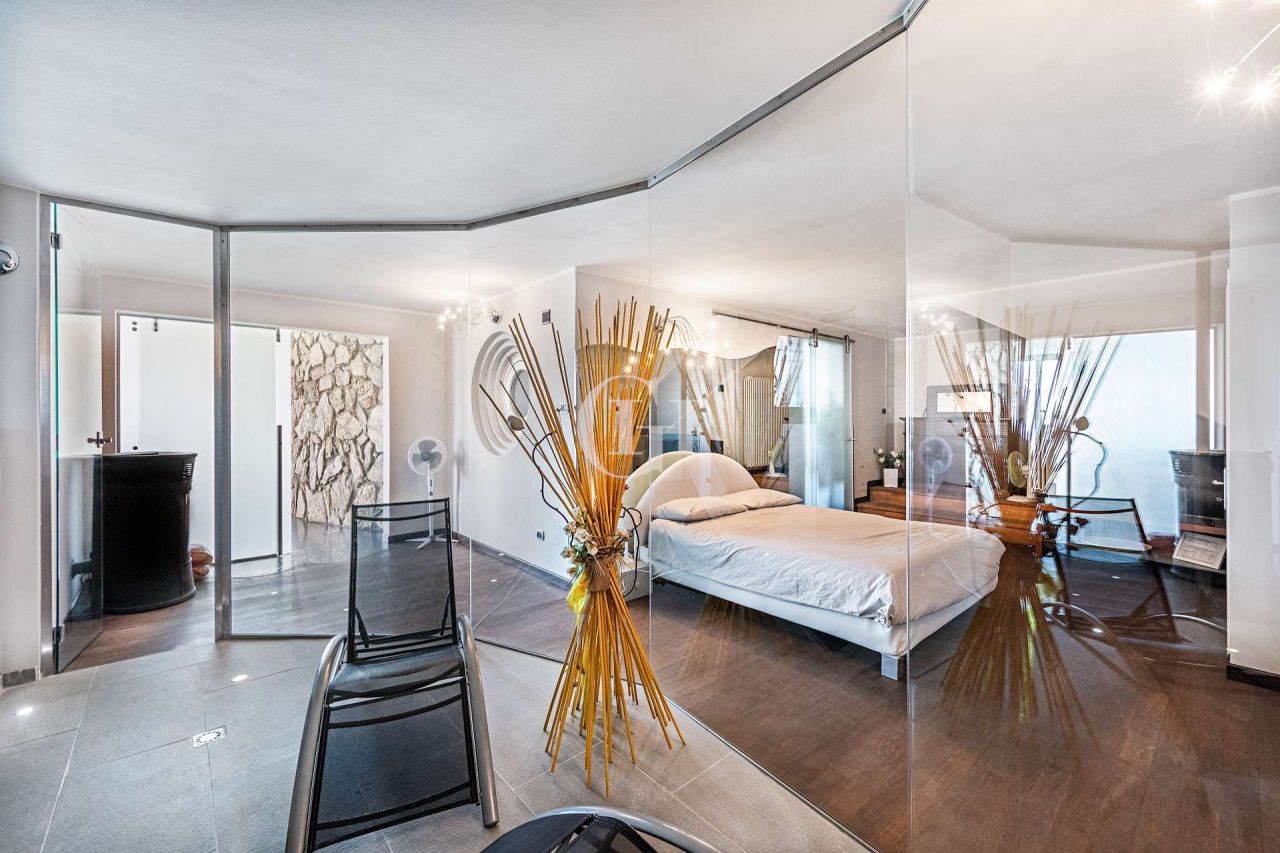 Вилла у озера Гарда, Италия, 370 м² - фото 15