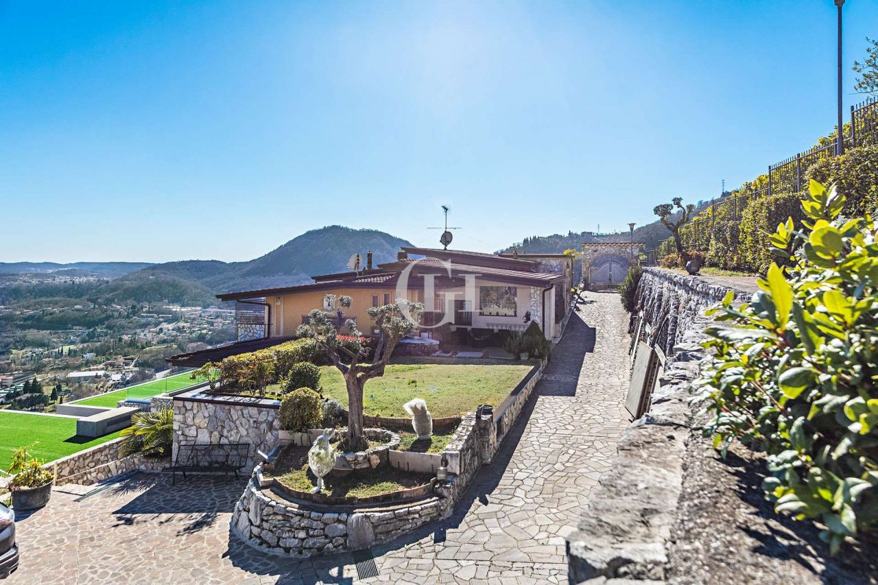 Вилла у озера Гарда, Италия, 370 м² - фото 17