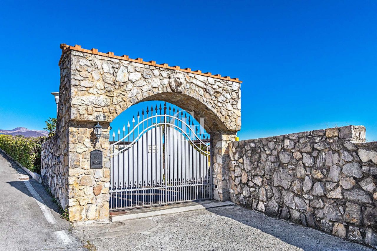 Вилла у озера Гарда, Италия, 370 м² - фото 18