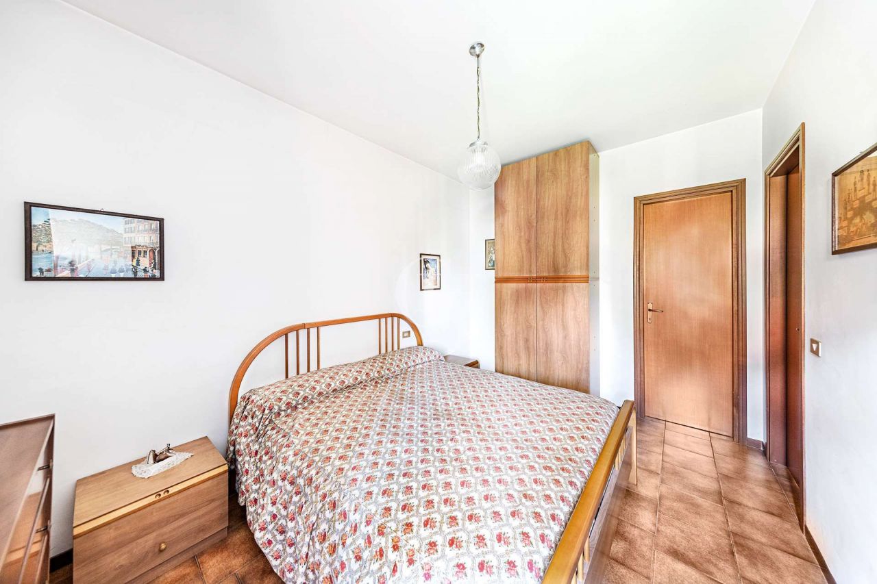 Квартира у озера Гарда, Италия, 47 м² - фото 9