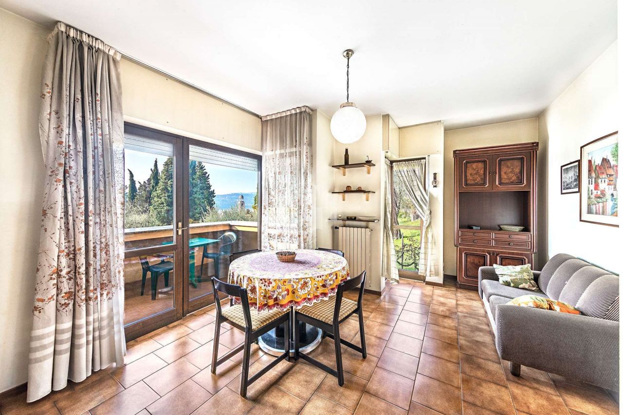 Квартира у озера Гарда, Италия, 47 м² - фото 5