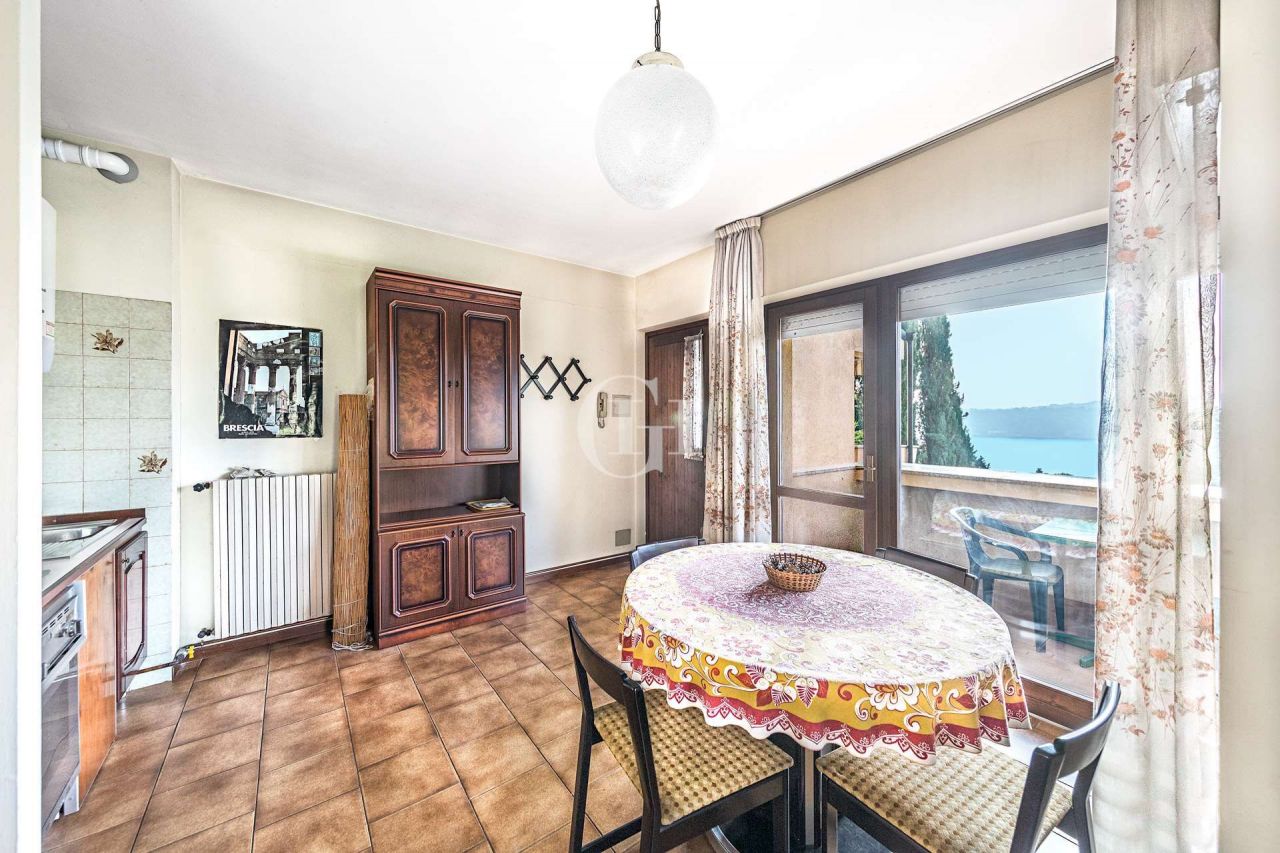 Квартира у озера Гарда, Италия, 47 м² - фото 4