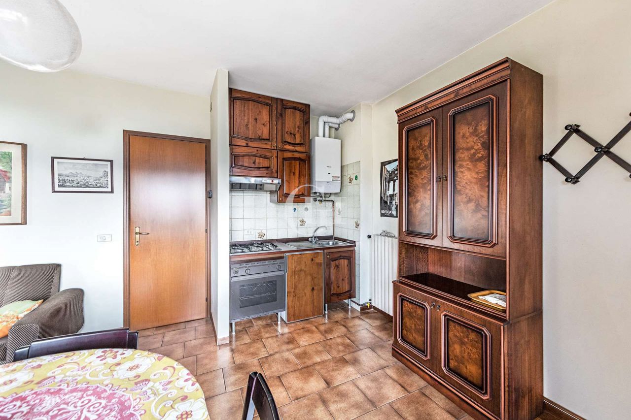 Квартира у озера Гарда, Италия, 47 м² - фото 7