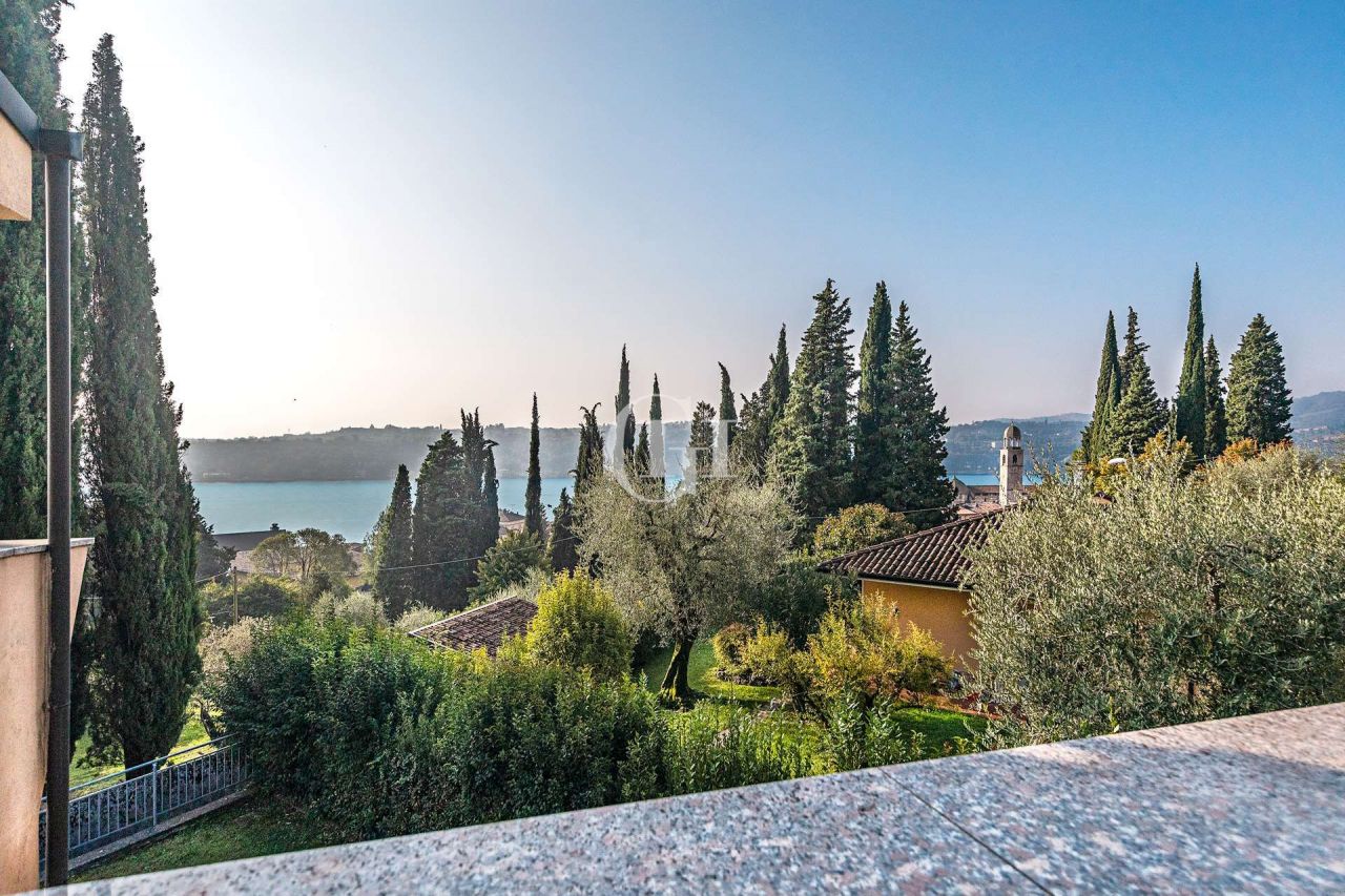 Квартира у озера Гарда, Италия, 47 м² - фото 2